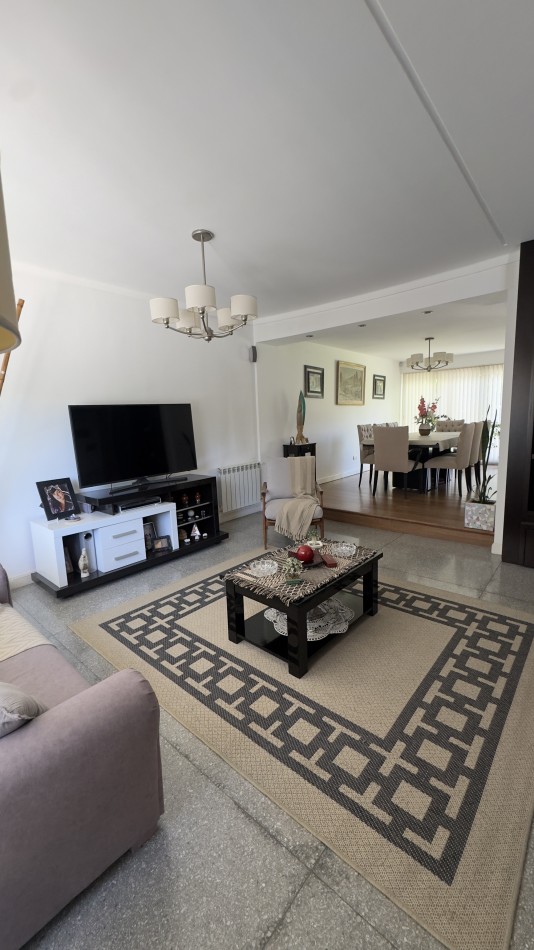 CHALET 5 AMB CON PARQUE Y QUINCHO - LOTE 10X33 - ZONA STELLA MARIS
