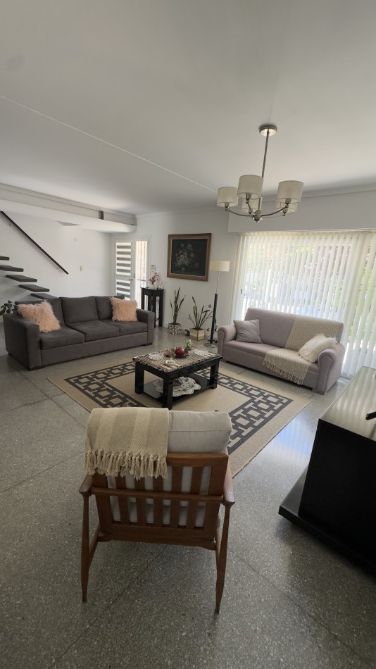 CHALET 5 AMB CON PARQUE Y QUINCHO - LOTE 10X33 - ZONA STELLA MARIS