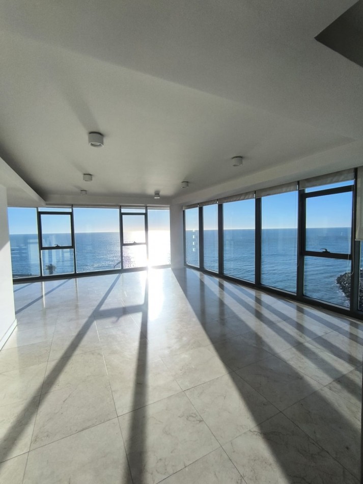 DEPARTAMENTO PRIMERA LINEA AL MAR - 4 AMBIENTES CON COCHERA DOBLE Y BAULERA - PLAYA VARESE - BISCAYNE BEACH