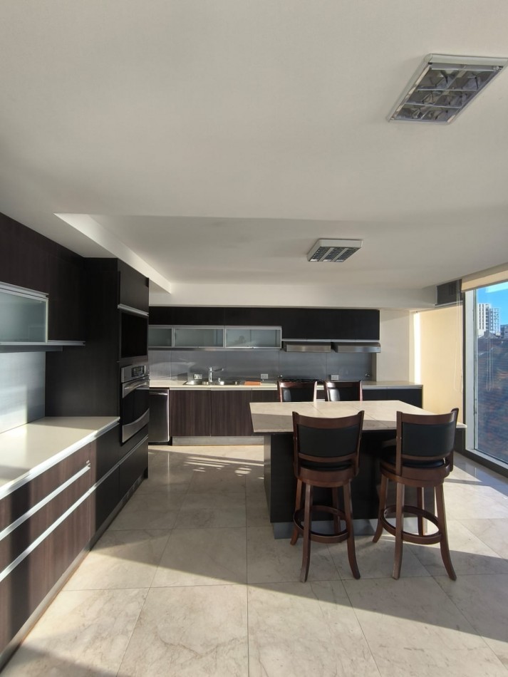 DEPARTAMENTO PRIMERA LINEA AL MAR - 4 AMBIENTES CON COCHERA DOBLE Y BAULERA - PLAYA VARESE - BISCAYNE BEACH