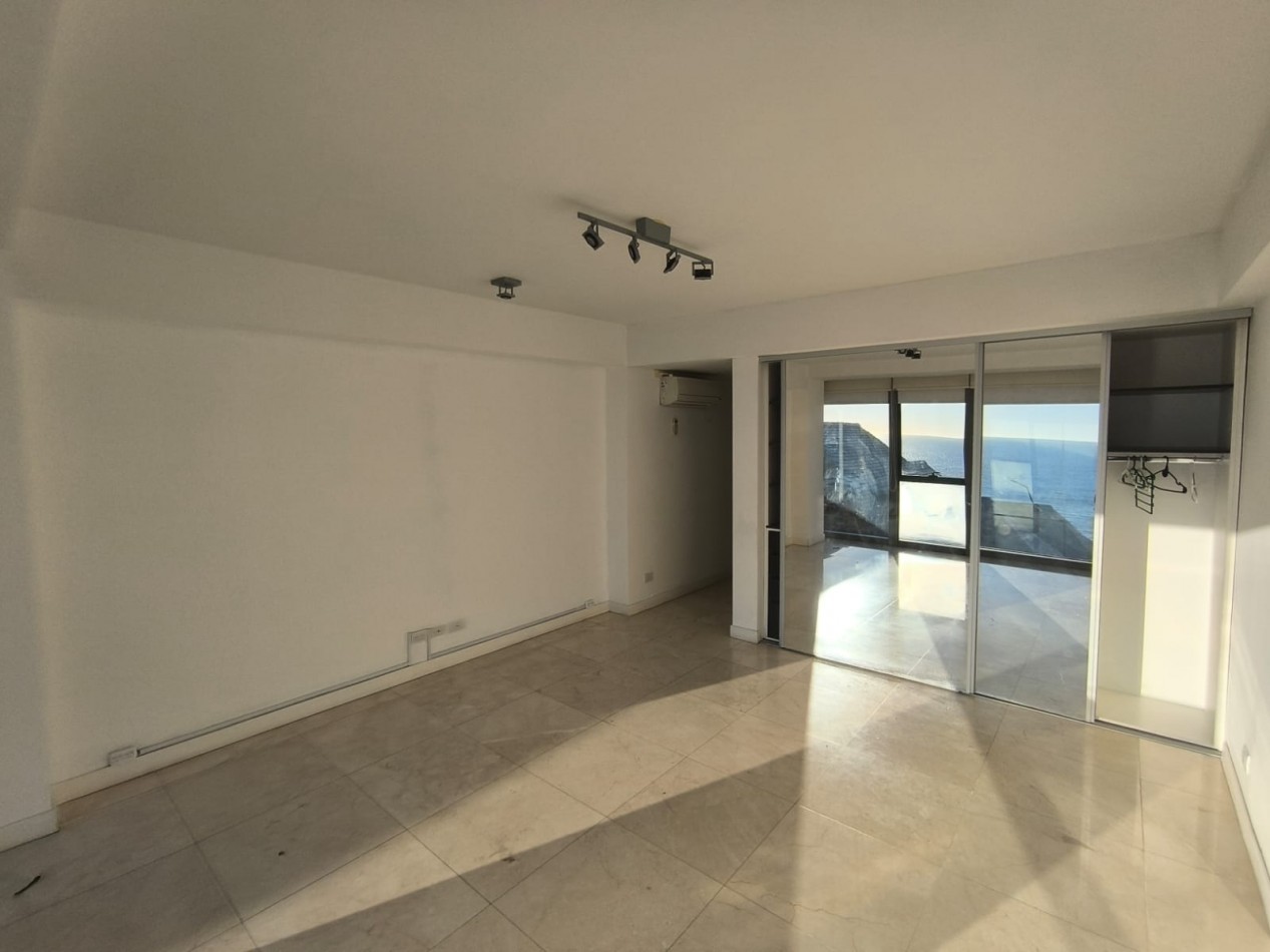 DEPARTAMENTO PRIMERA LINEA AL MAR - 4 AMBIENTES CON COCHERA DOBLE Y BAULERA - PLAYA VARESE - BISCAYNE BEACH