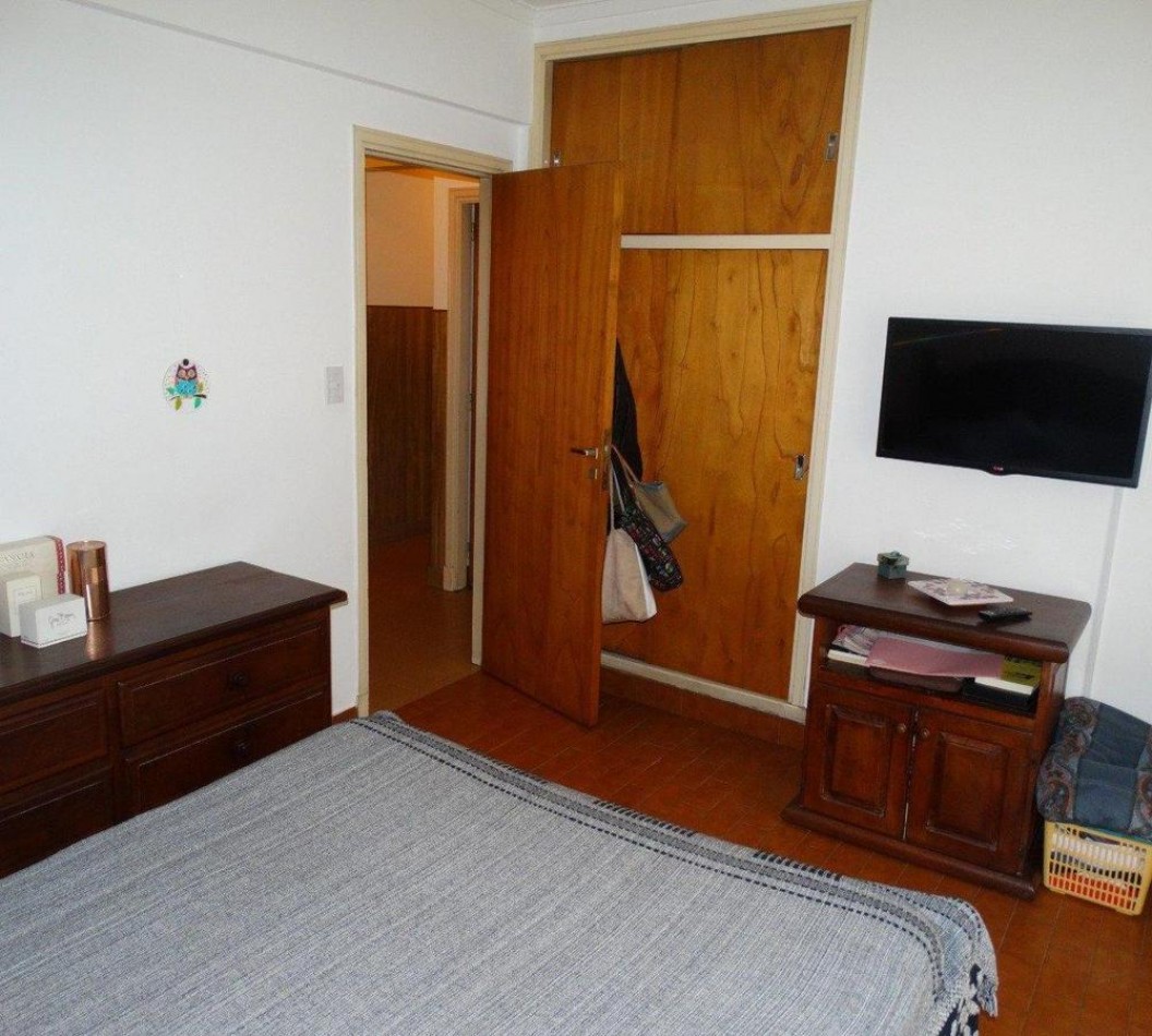 DEPARTAMENTO 3 AMBIENTES A LA CALLE BALCON Y PATIO