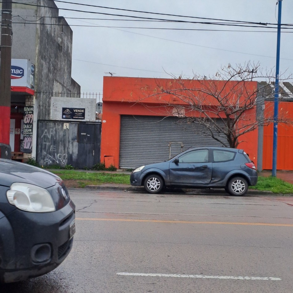 LOCAL SOBRE AVENIDA