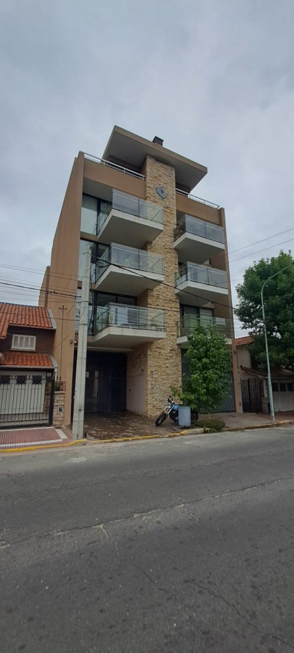 2 AMBIENTES A ESTRENAR CON COCHERA - EDIFICIO GENUS - LA RIOJA 3728