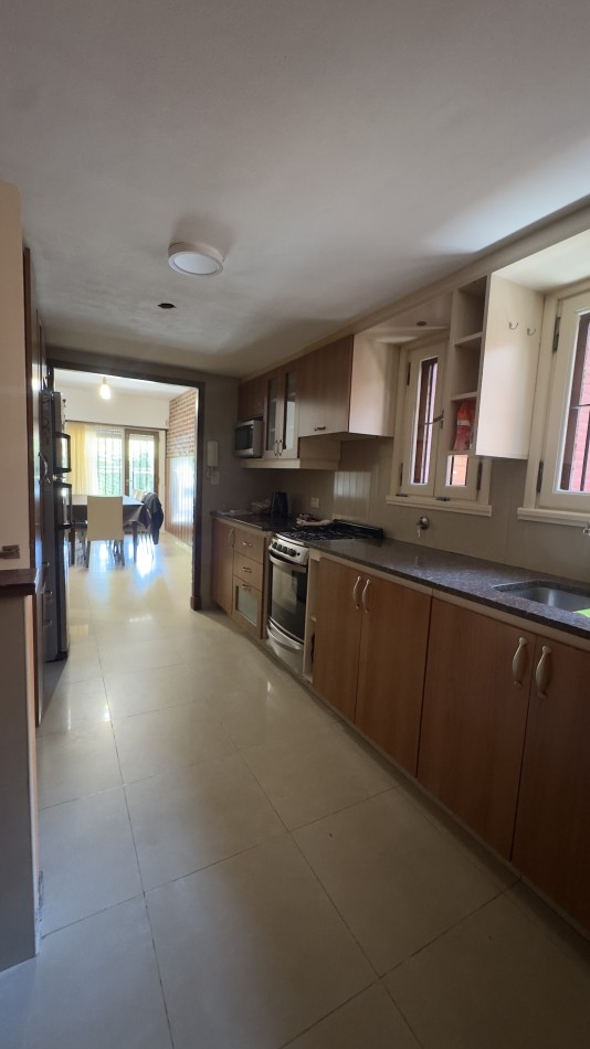 ALQUILER DE MARZO A DICIEMBRE - Chalet sobre lote 10x33 - Excelente entorno! A 5 cuadras de Guemes