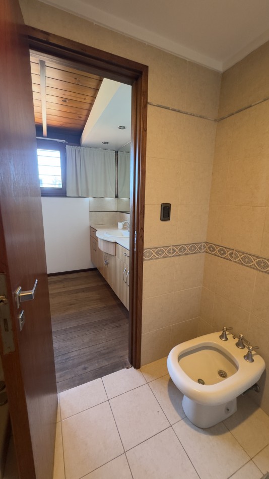 ALQUILER DE MARZO A DICIEMBRE - Chalet sobre lote 10x33 - Excelente entorno! A 5 cuadras de Guemes