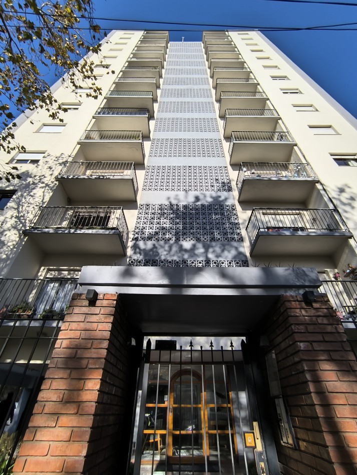 DEPTO 3 AMBIENTES CFTE CON ESPACIO DE COCHERA