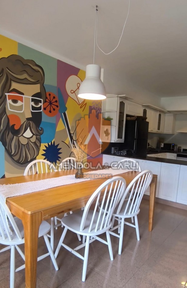 CHALET SOBRE LOTE DE 10X43 EN AVENIDA PASO AL 900! A 2 CUADRAS DEL PARQUE PRIMAVESI!