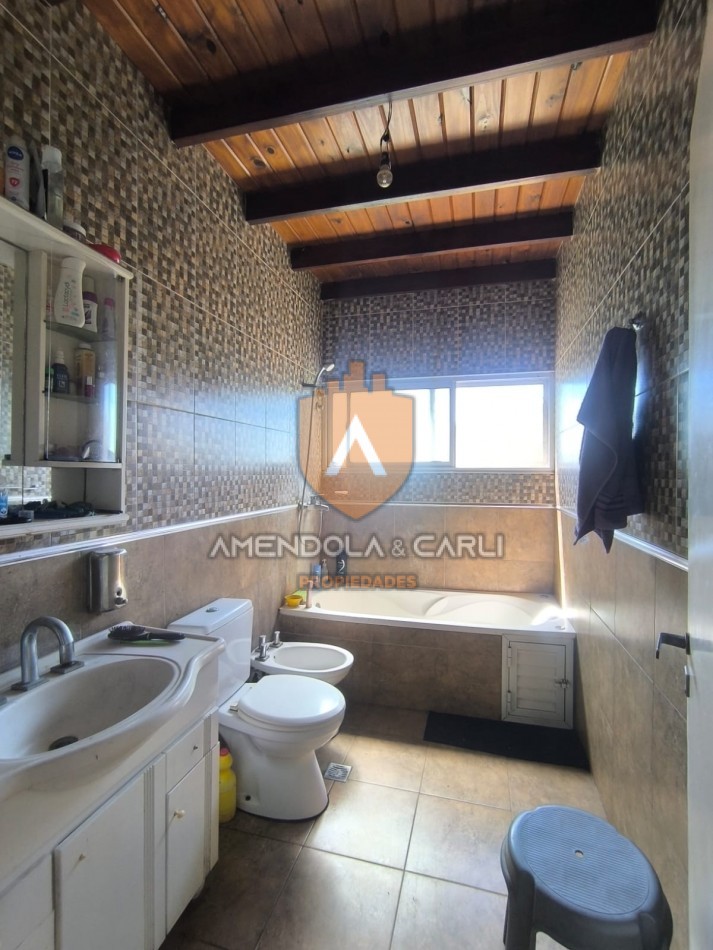 Chalet en Sierra de los Padres sobre lote de 700mts