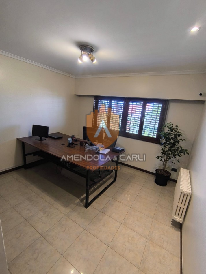 CHALET SOBRE LOTE DE 10X43 EN AVENIDA PASO AL 900! A 2 CUADRAS DEL PARQUE PRIMAVESI!