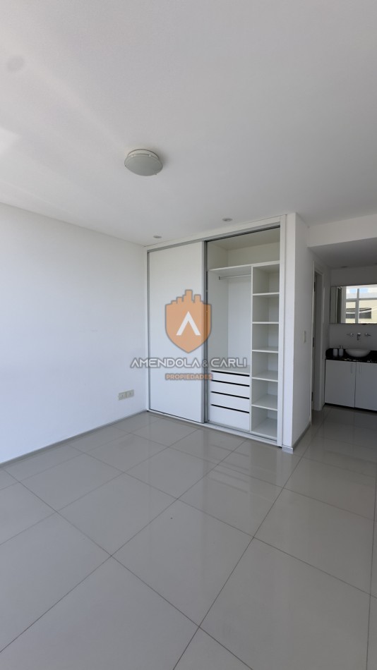 DEPARTAMENTO 3 AMBIENTES CON COCHERA - PLAYA CHICA 