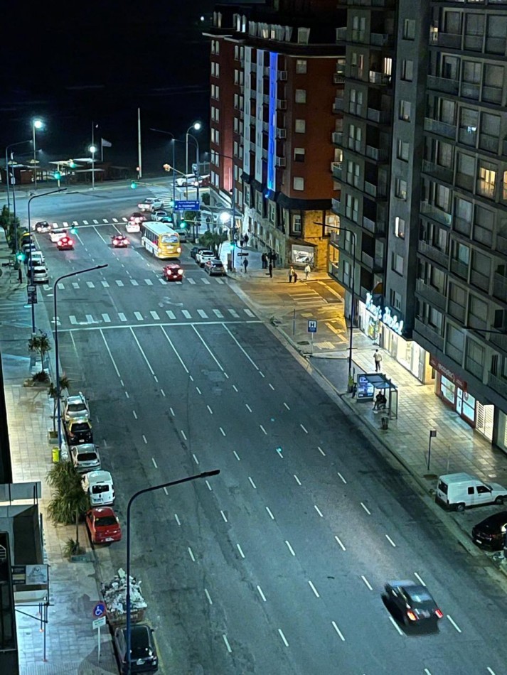 EN VENTA - 3 AMBIENTES A LA CALLE - CON COCHERA - ZONA CENTRO 