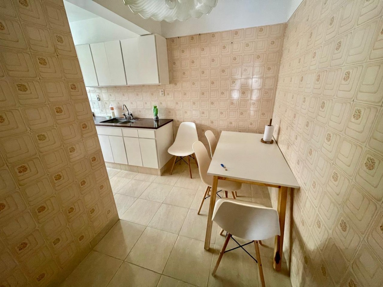 EN VENTA - 3 AMBIENTES A LA CALLE - CON COCHERA - ZONA CENTRO 