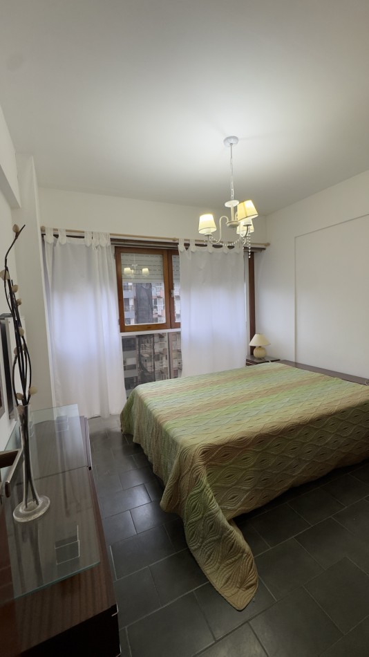 EN VENTA - 3 AMBIENTES A LA CALLE - CON COCHERA - ZONA CENTRO 