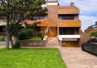 CHALET SOBRE LOTE DE 10X43 EN AVENIDA PASO AL 900! A 2 CUADRAS DEL PARQUE PRIMAVESI!